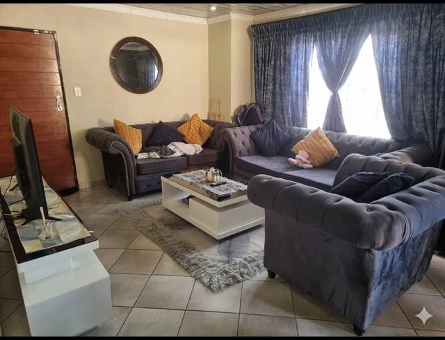 3 BEDROOM HOUSE FOR SALE IN BEVERLEY HILLS